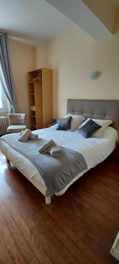 Bed and Breakfast Calme Au Bord De L'Eau Laroche-Saint-Cydroine Exterior foto