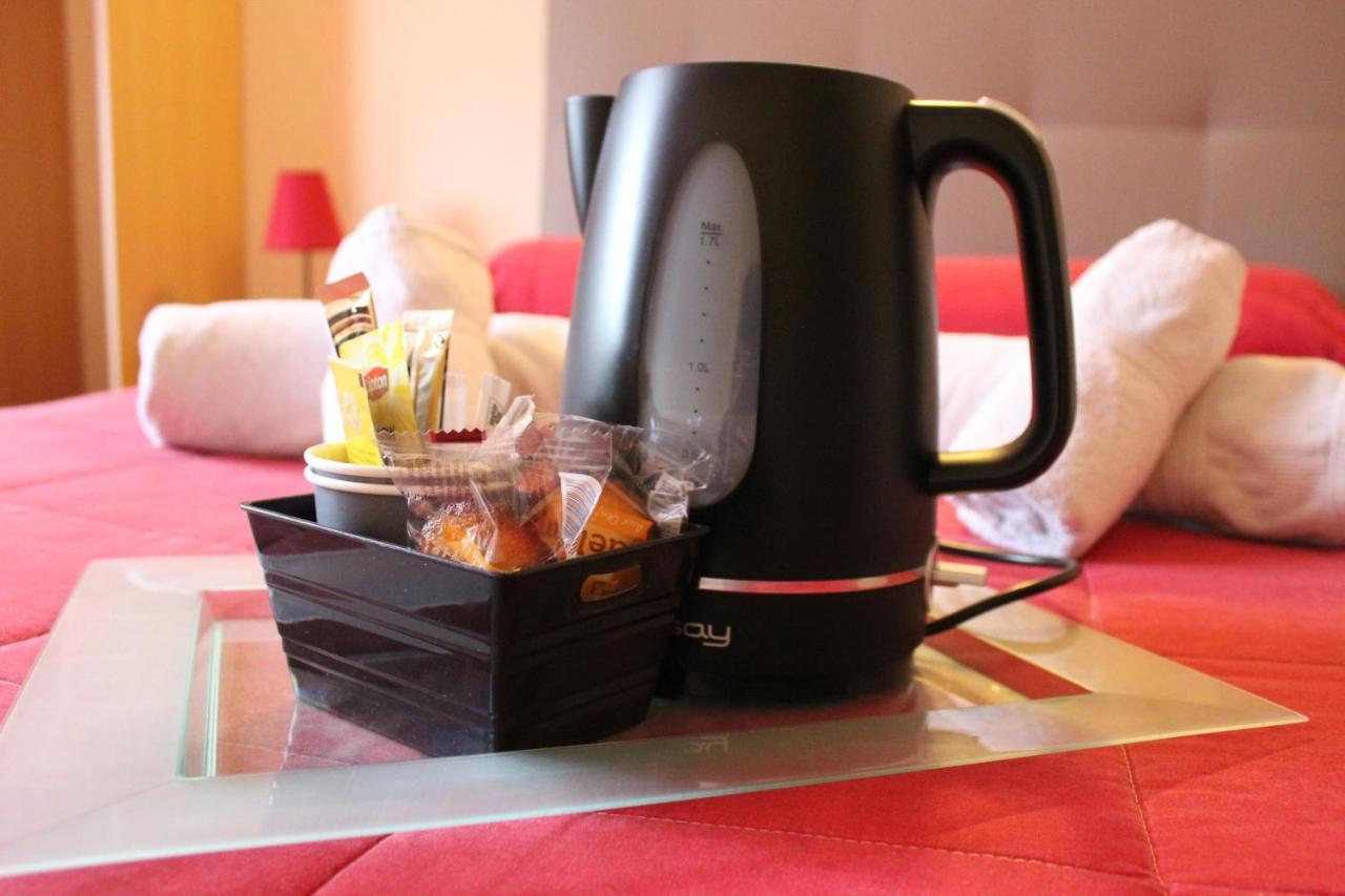 Bed and Breakfast Calme Au Bord De L'Eau Laroche-Saint-Cydroine Exterior foto