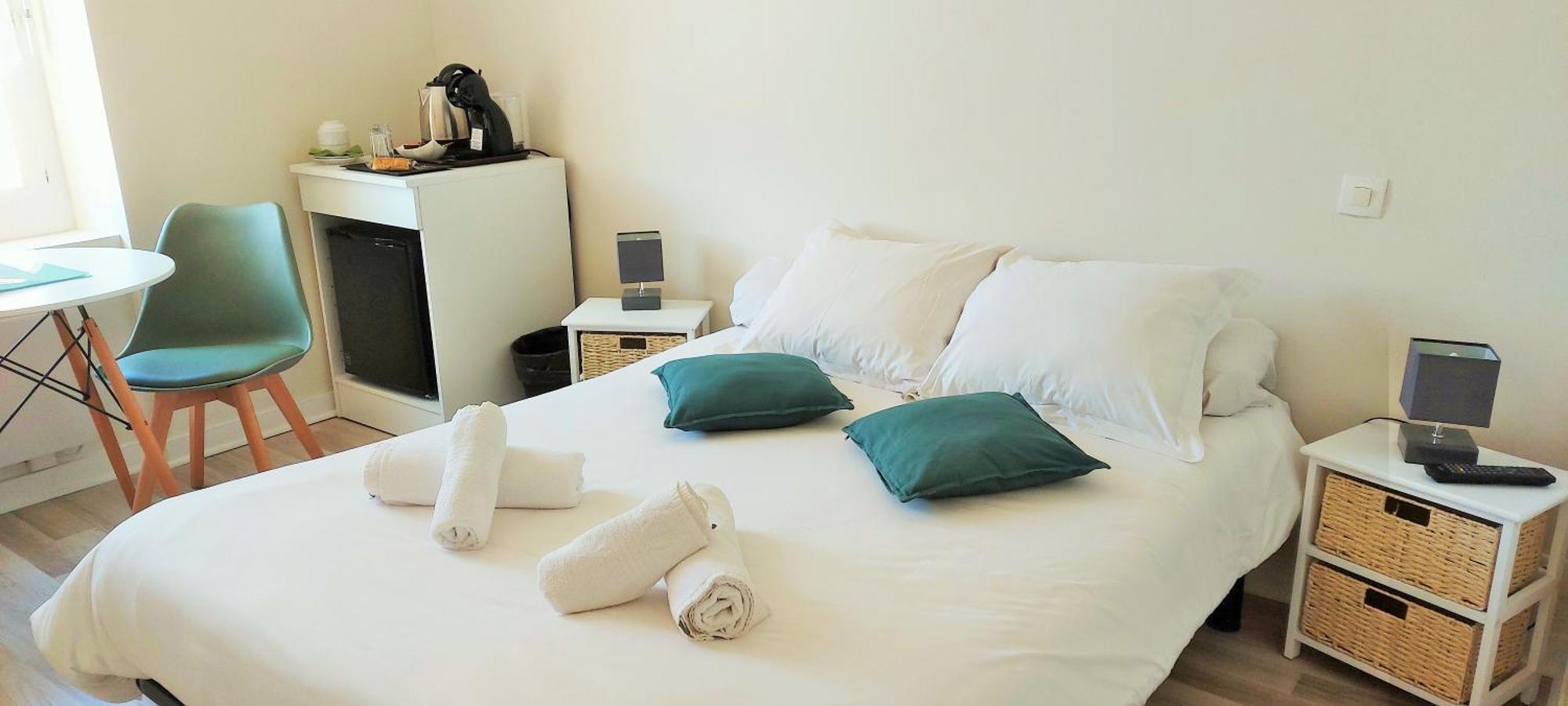 Bed and Breakfast Calme Au Bord De L'Eau Laroche-Saint-Cydroine Exterior foto